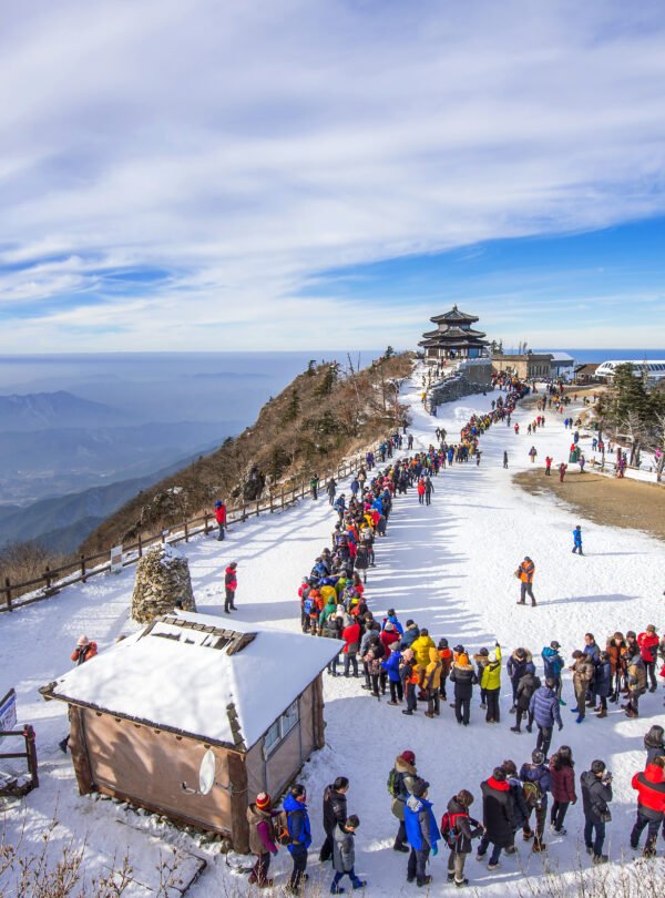 DEOGYUSAN,KOREA – JANUARY 1: Tourists taking photos of the beaut